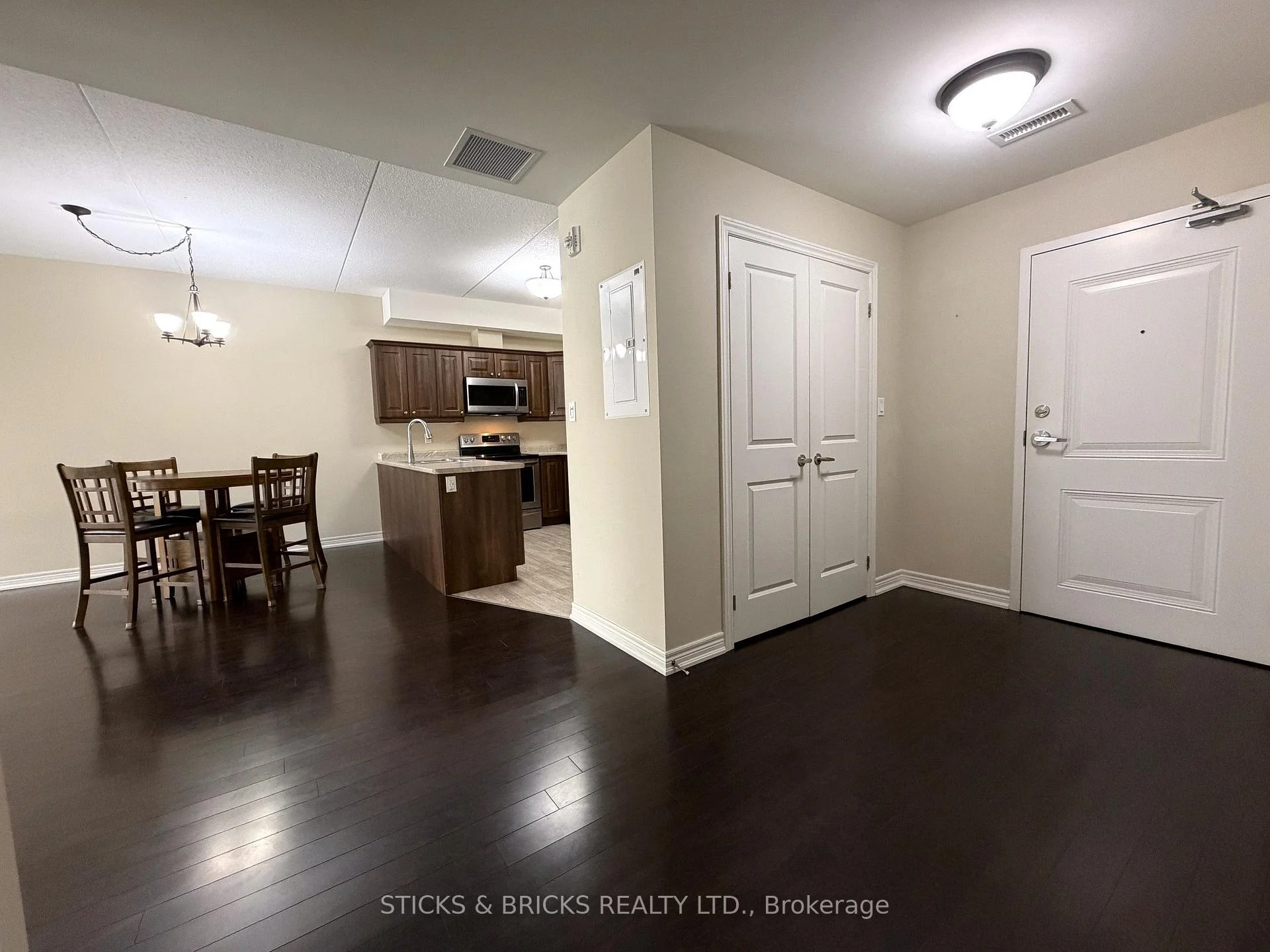 Photo 4 of Unit 111, 4644 Pettit Avenue, Niagara Falls, Morrison — HOMEH