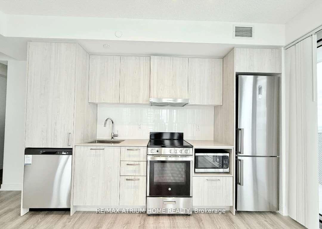 Photo 2 of Unit 3915, 195 Commerce Street, Vaughan, Vaughan Corporate Centre — HOMEH