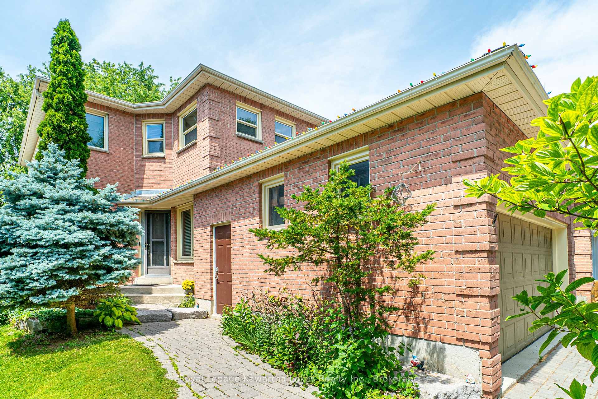 Photo 3 of 38 Lipton Crescent, Whitby, Pringle Creek — HOMEH
