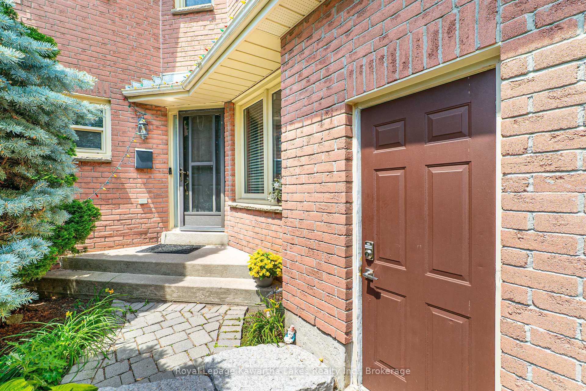 Photo 4 of 38 Lipton Crescent, Whitby, Pringle Creek — HOMEH