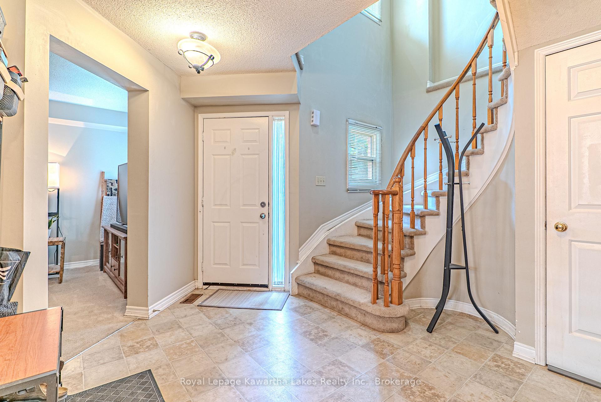 Photo 6 of 38 Lipton Crescent, Whitby, Pringle Creek — HOMEH