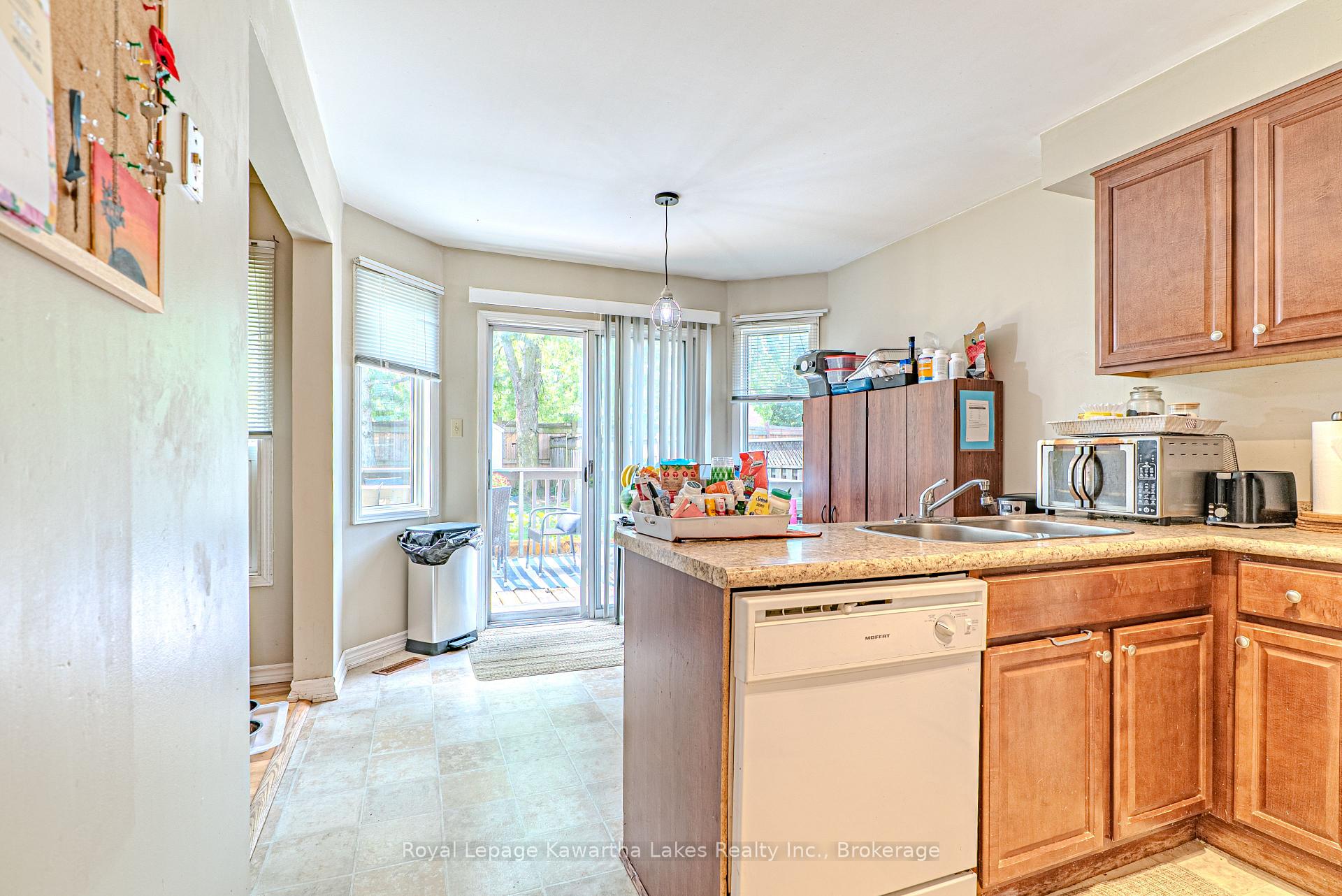 Photo 13 of 38 Lipton Crescent, Whitby, Pringle Creek — HOMEH