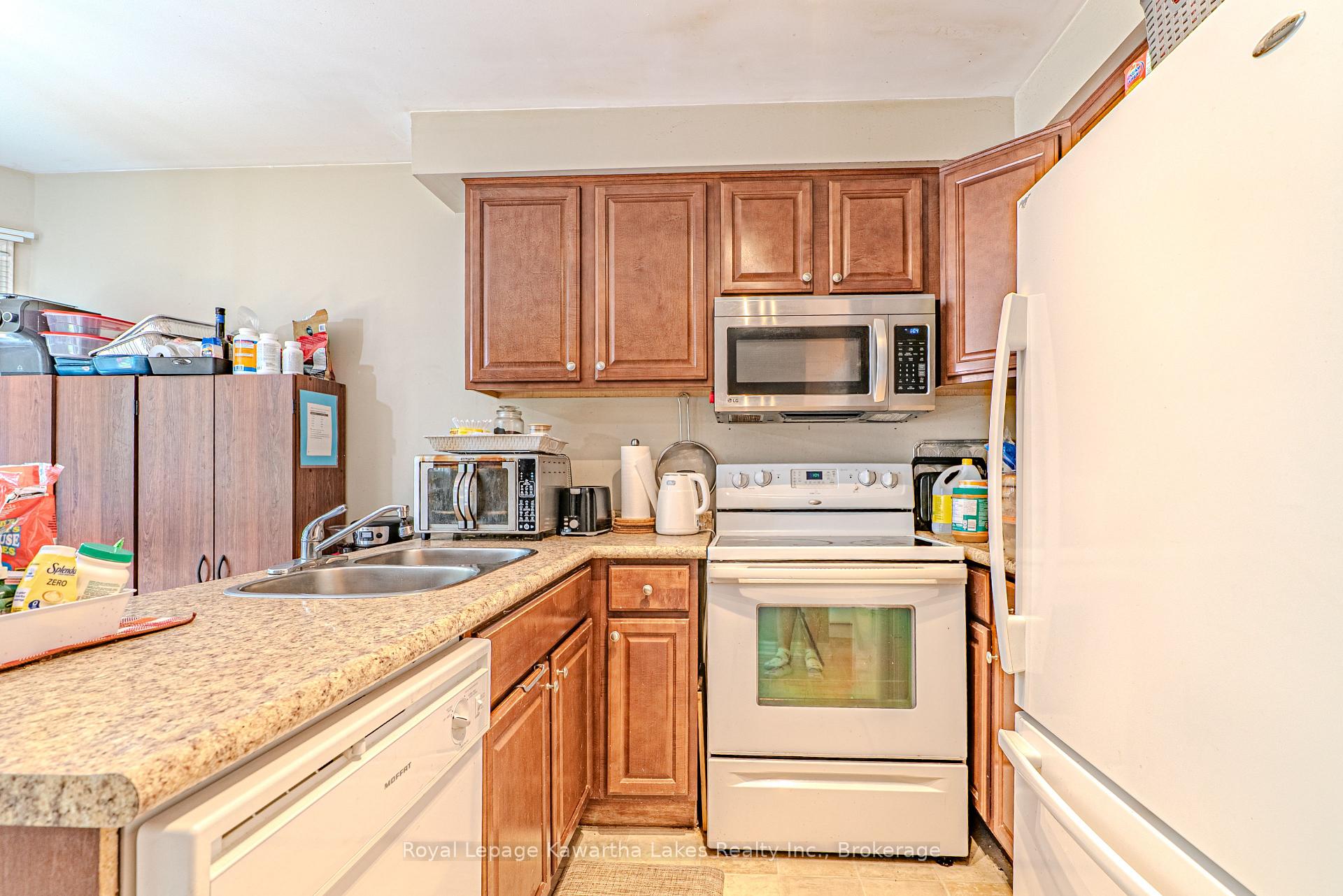 Photo 14 of 38 Lipton Crescent, Whitby, Pringle Creek — HOMEH