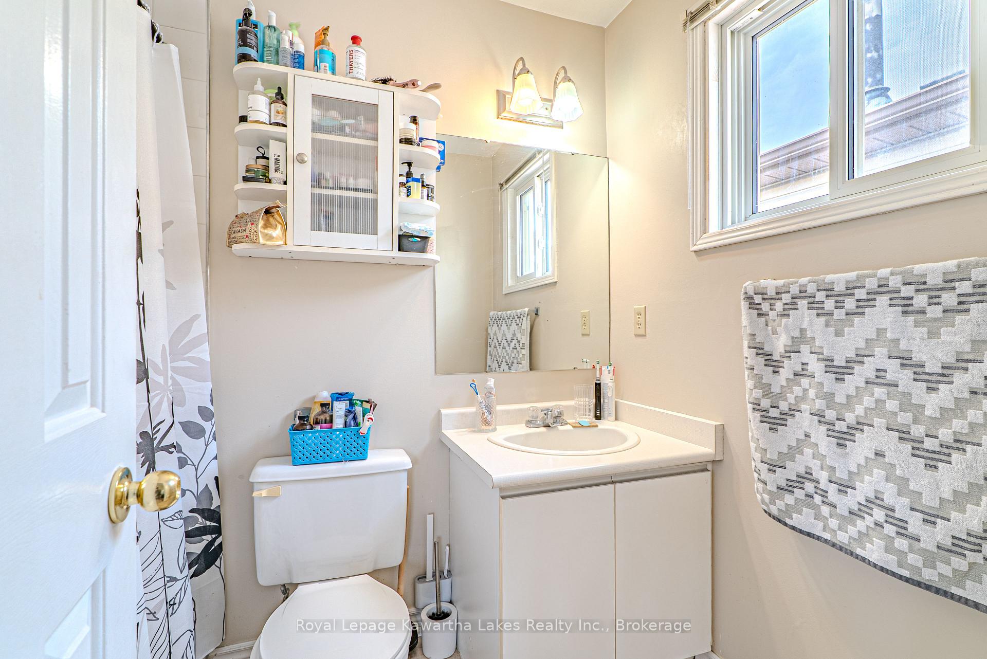 Photo 20 of 38 Lipton Crescent, Whitby, Pringle Creek — HOMEH