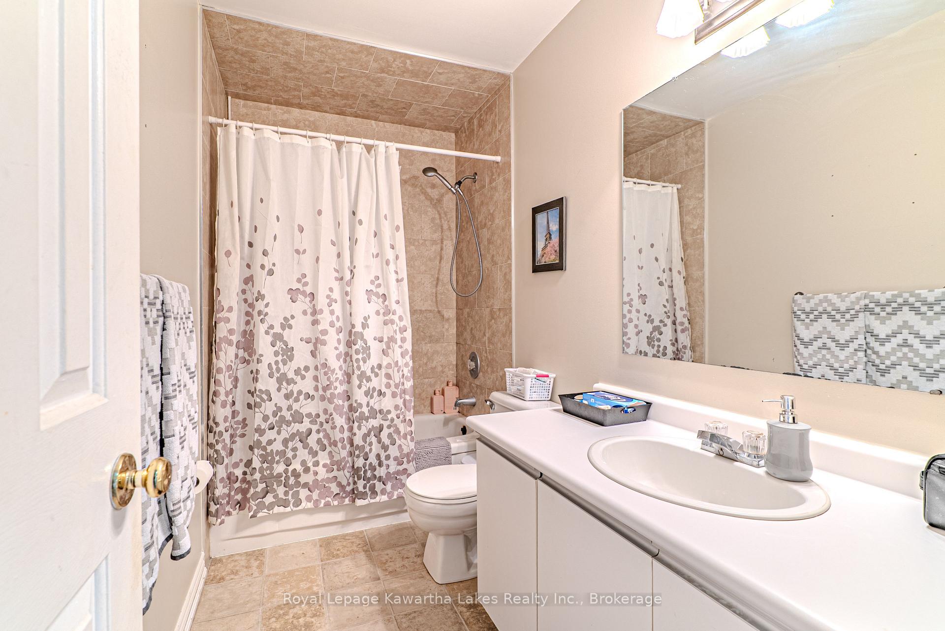 Photo 24 of 38 Lipton Crescent, Whitby, Pringle Creek — HOMEH