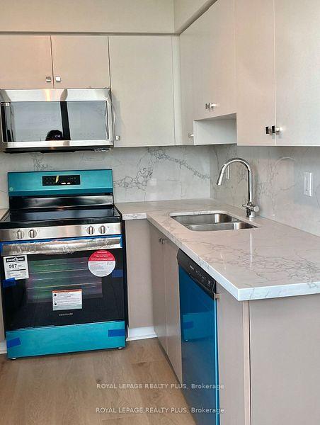 Photo 10 of Unit PH 409, 5 Emerald Lane, Vaughan, Crestwood-Springfarm-Yorkhill — HOMEH