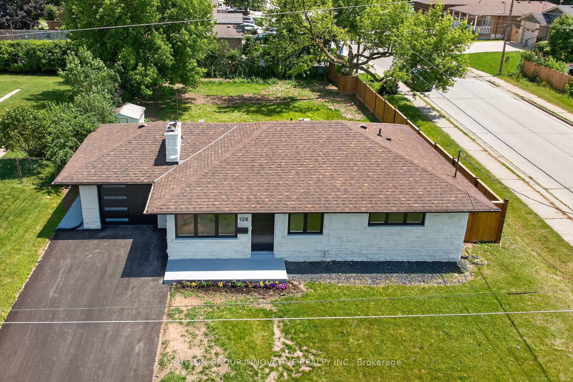 Photo 3 of 124 Corman Avenue, Hamilton, Stoney Creek — HOMEH
