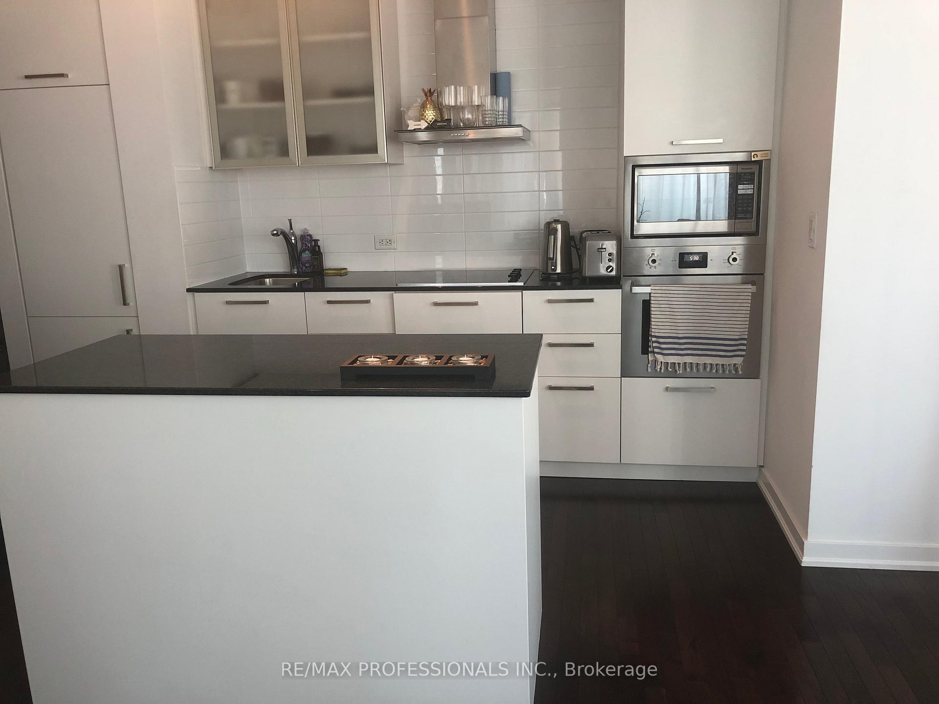 Photo 3 of Unit 402, 12 York Street, Toronto, Waterfront Communities — HOMEH