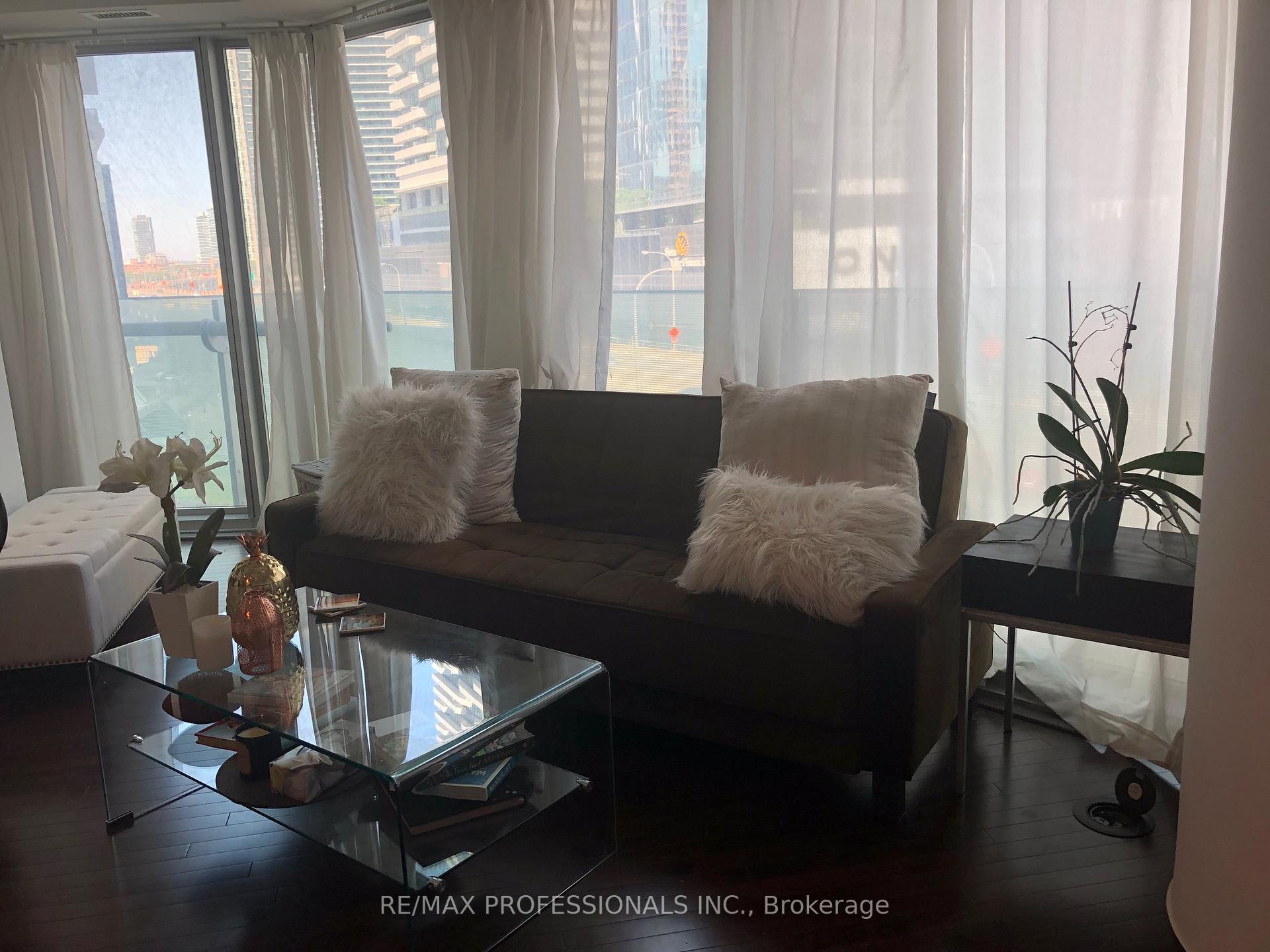 Photo 4 of Unit 402, 12 York Street, Toronto, Waterfront Communities — HOMEH