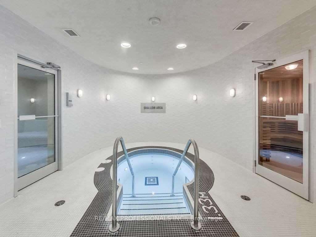 Photo 8 of Unit 402, 12 York Street, Toronto, Waterfront Communities — HOMEH