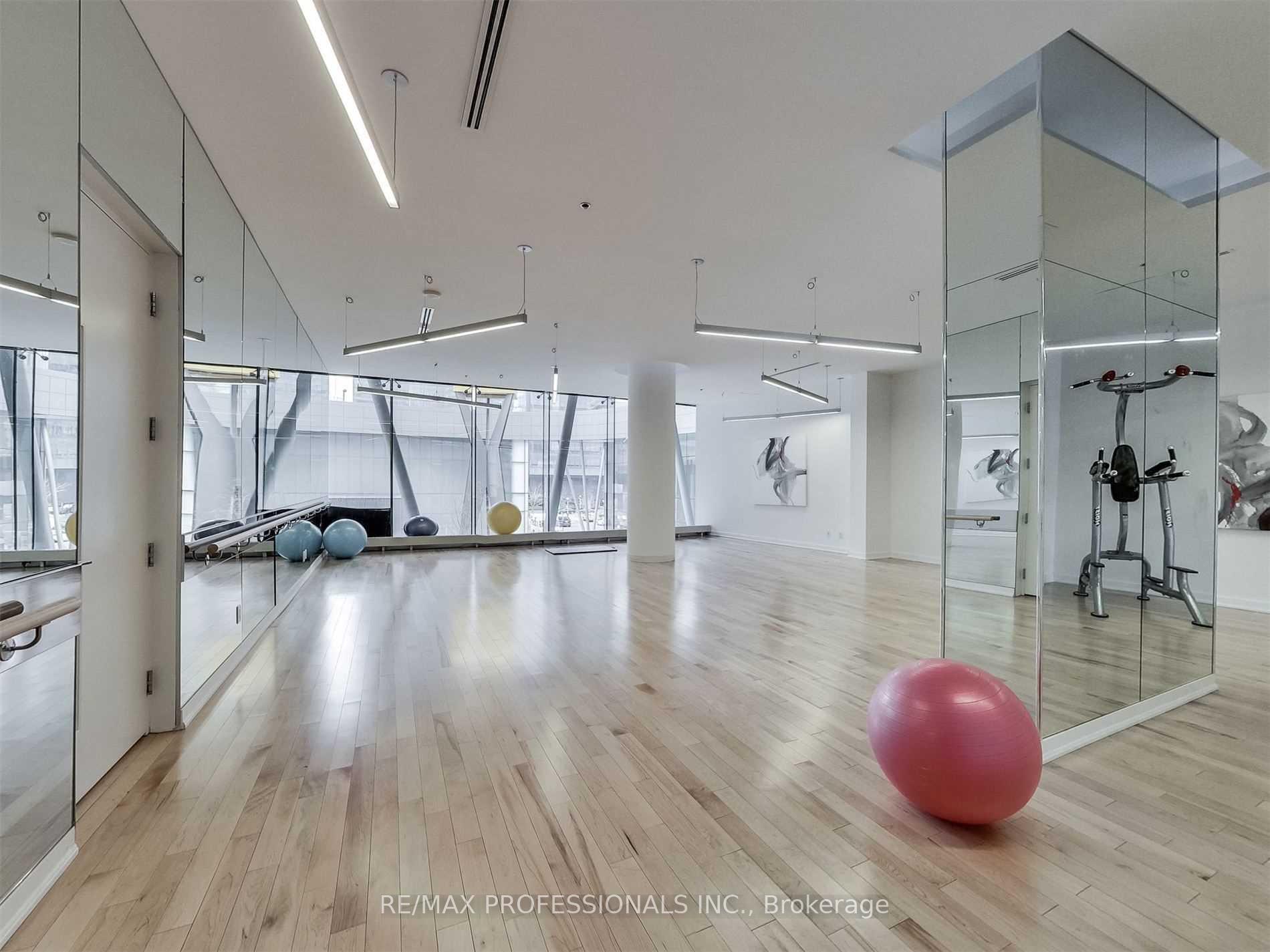 Photo 9 of Unit 402, 12 York Street, Toronto, Waterfront Communities — HOMEH