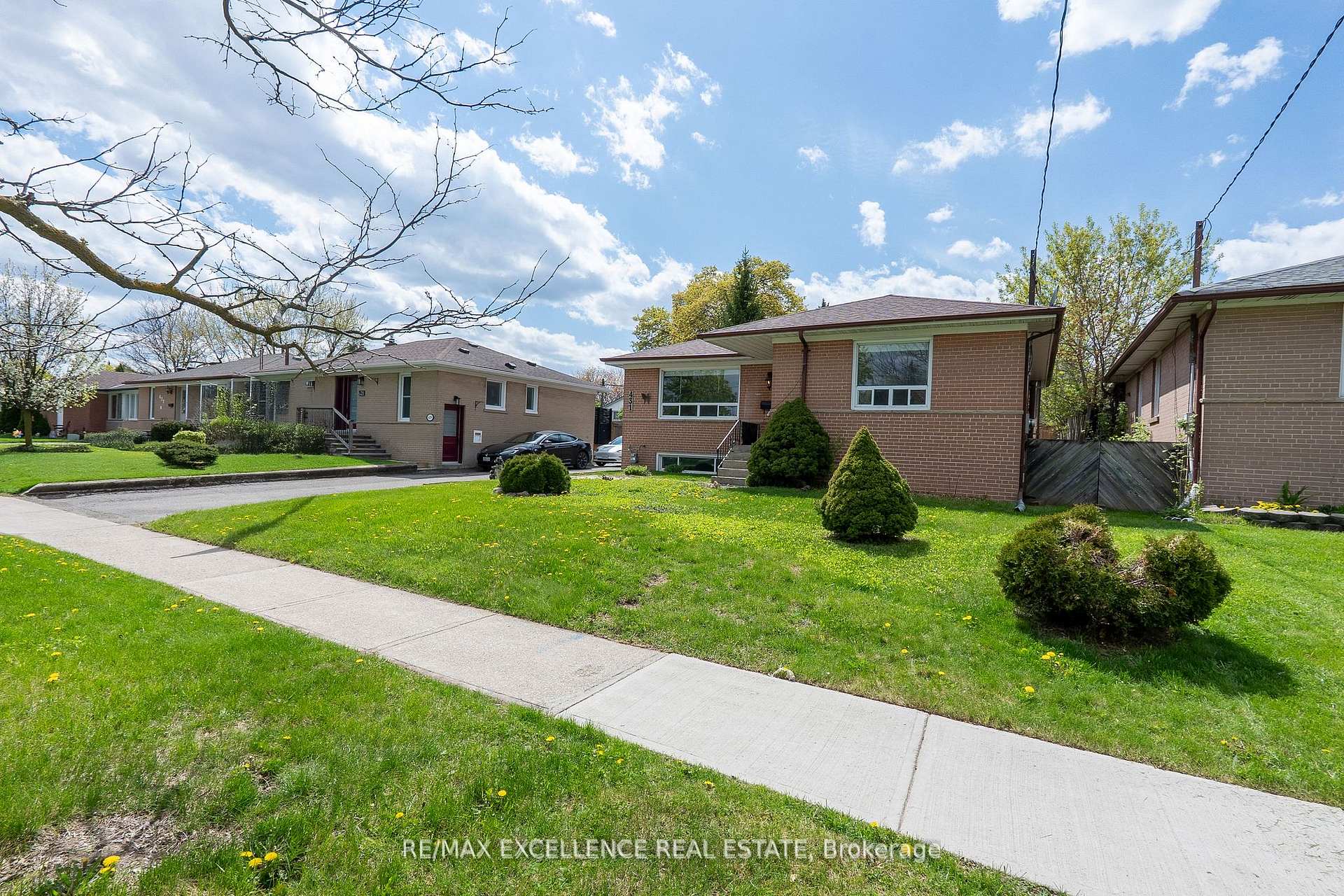 Photo 4 of 431 Delrex Boulevard, Halton Hills, Georgetown — HOMEH