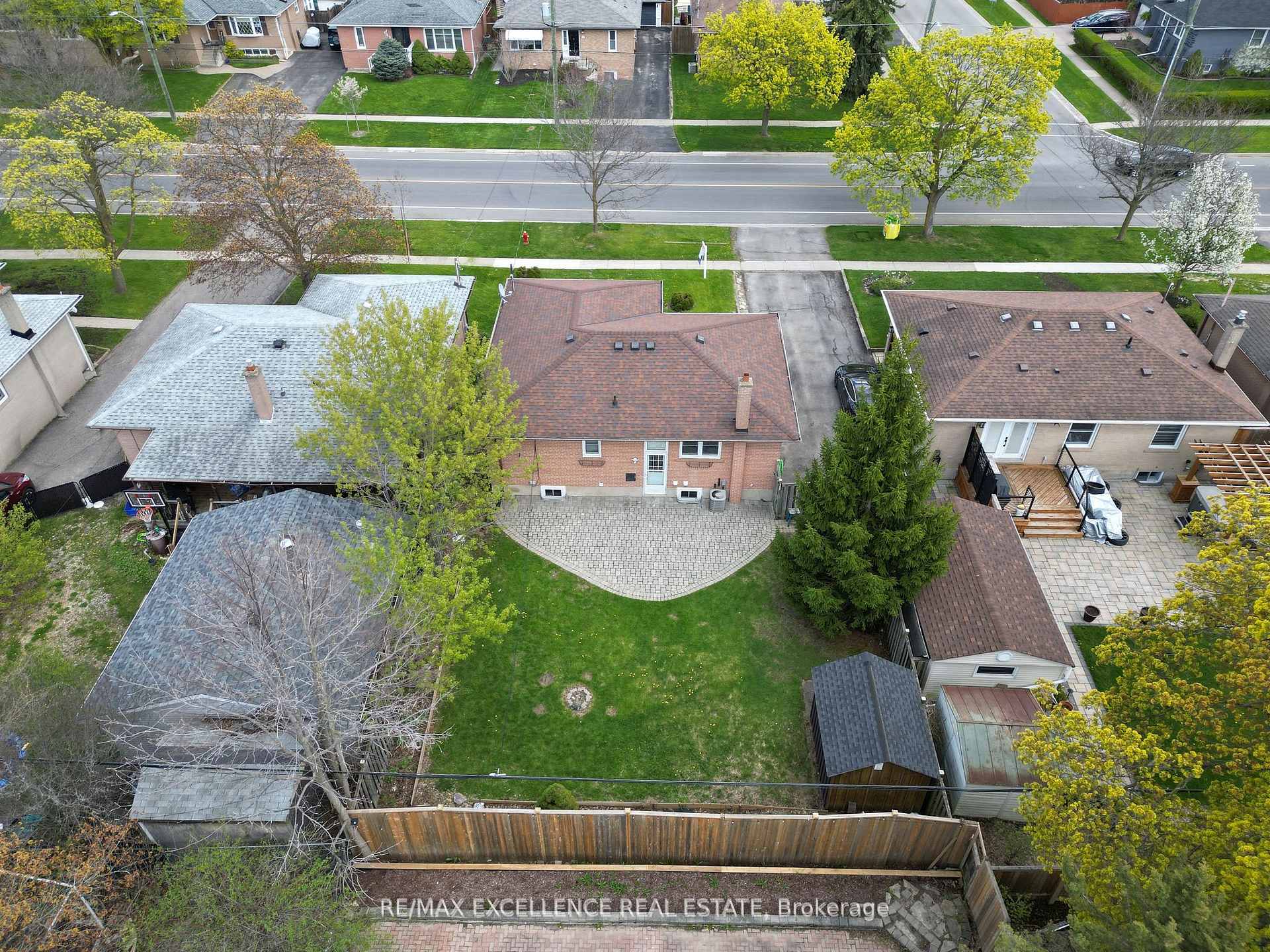 Photo 5 of 431 Delrex Boulevard, Halton Hills, Georgetown — HOMEH