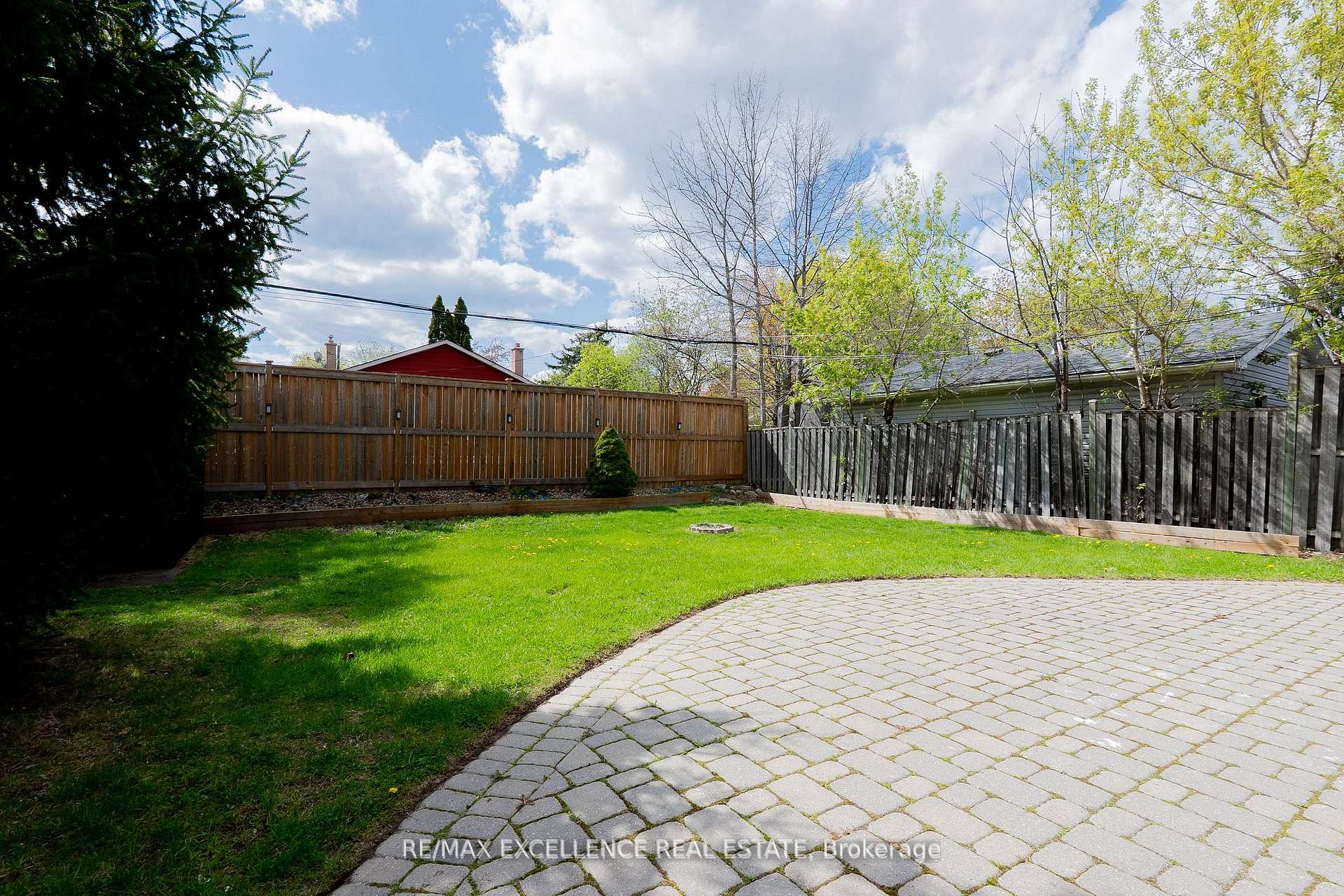 Photo 6 of 431 Delrex Boulevard, Halton Hills, Georgetown — HOMEH