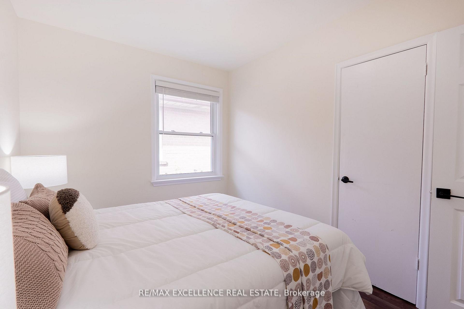 Photo 16 of 431 Delrex Boulevard, Halton Hills, Georgetown — HOMEH