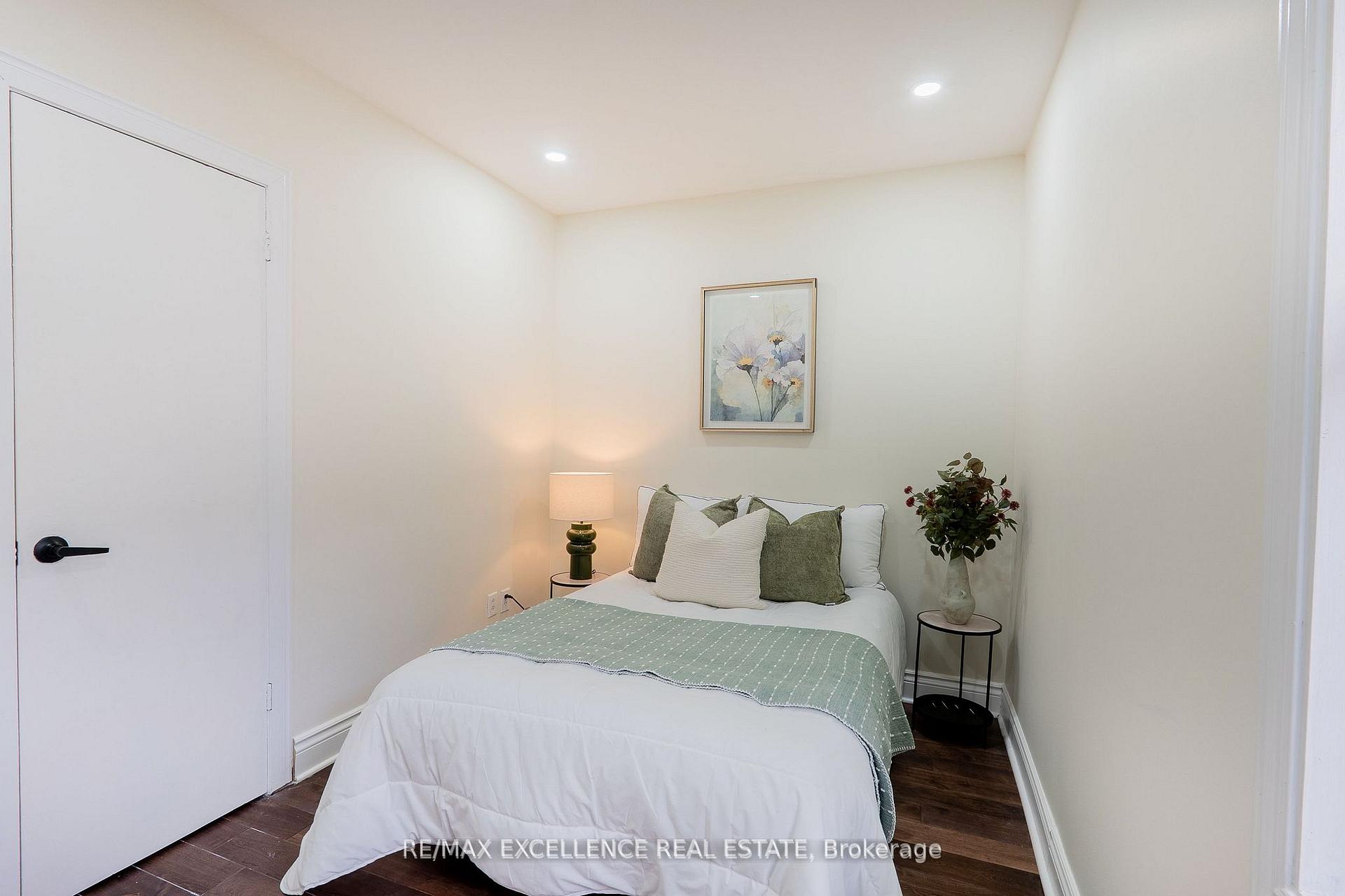 Photo 17 of 431 Delrex Boulevard, Halton Hills, Georgetown — HOMEH