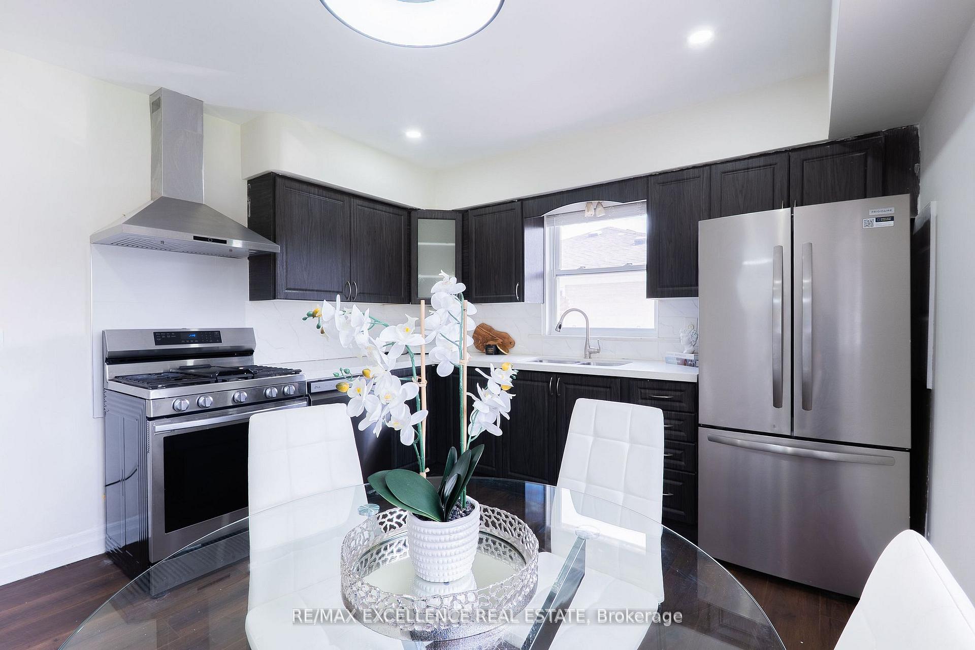 Photo 18 of 431 Delrex Boulevard, Halton Hills, Georgetown — HOMEH
