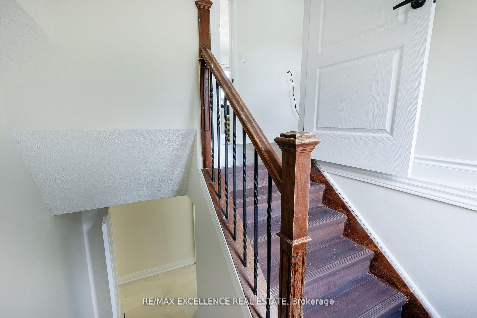 Photo 23 of 431 Delrex Boulevard, Halton Hills, Georgetown — HOMEH