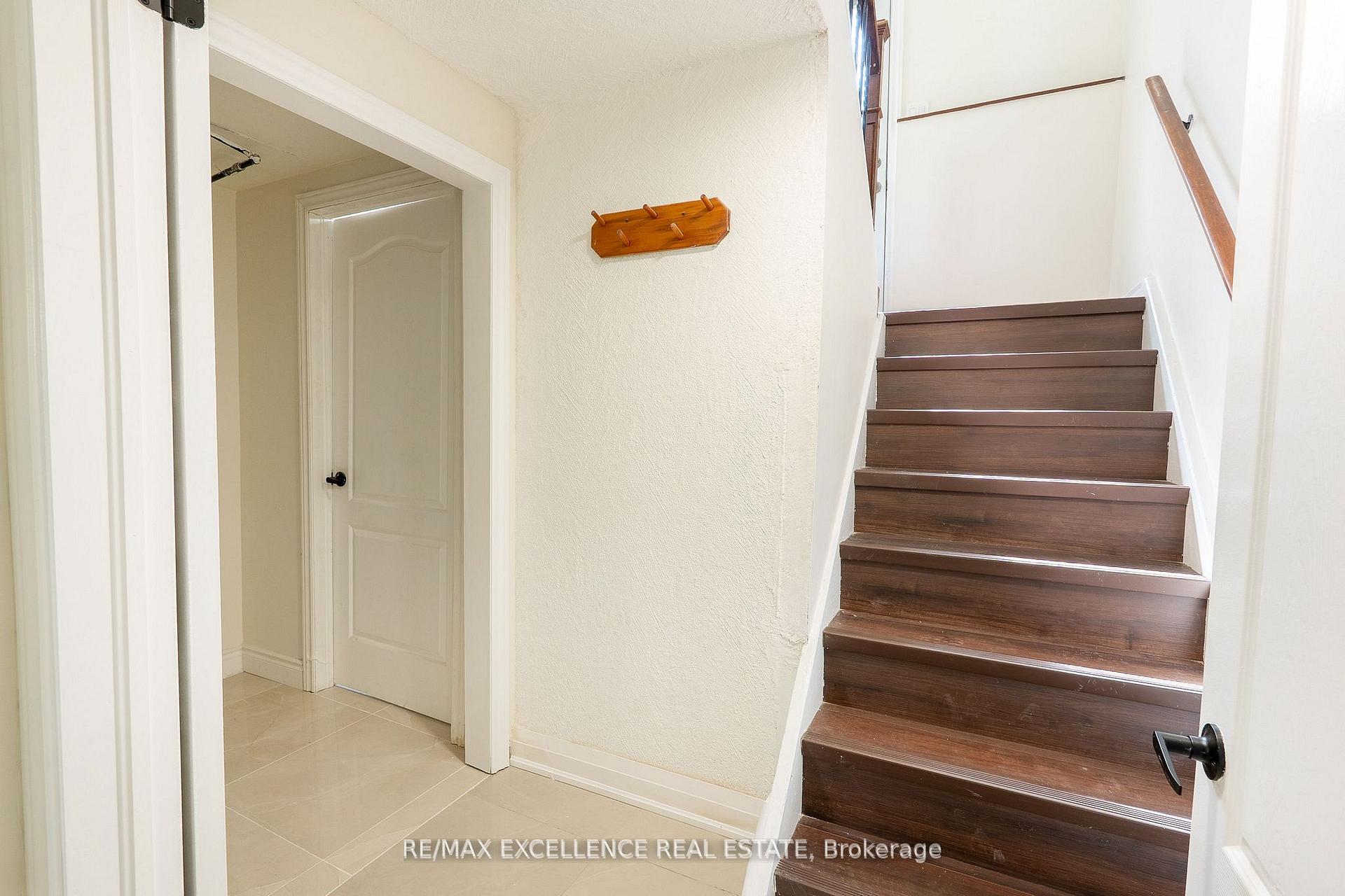Photo 24 of 431 Delrex Boulevard, Halton Hills, Georgetown — HOMEH