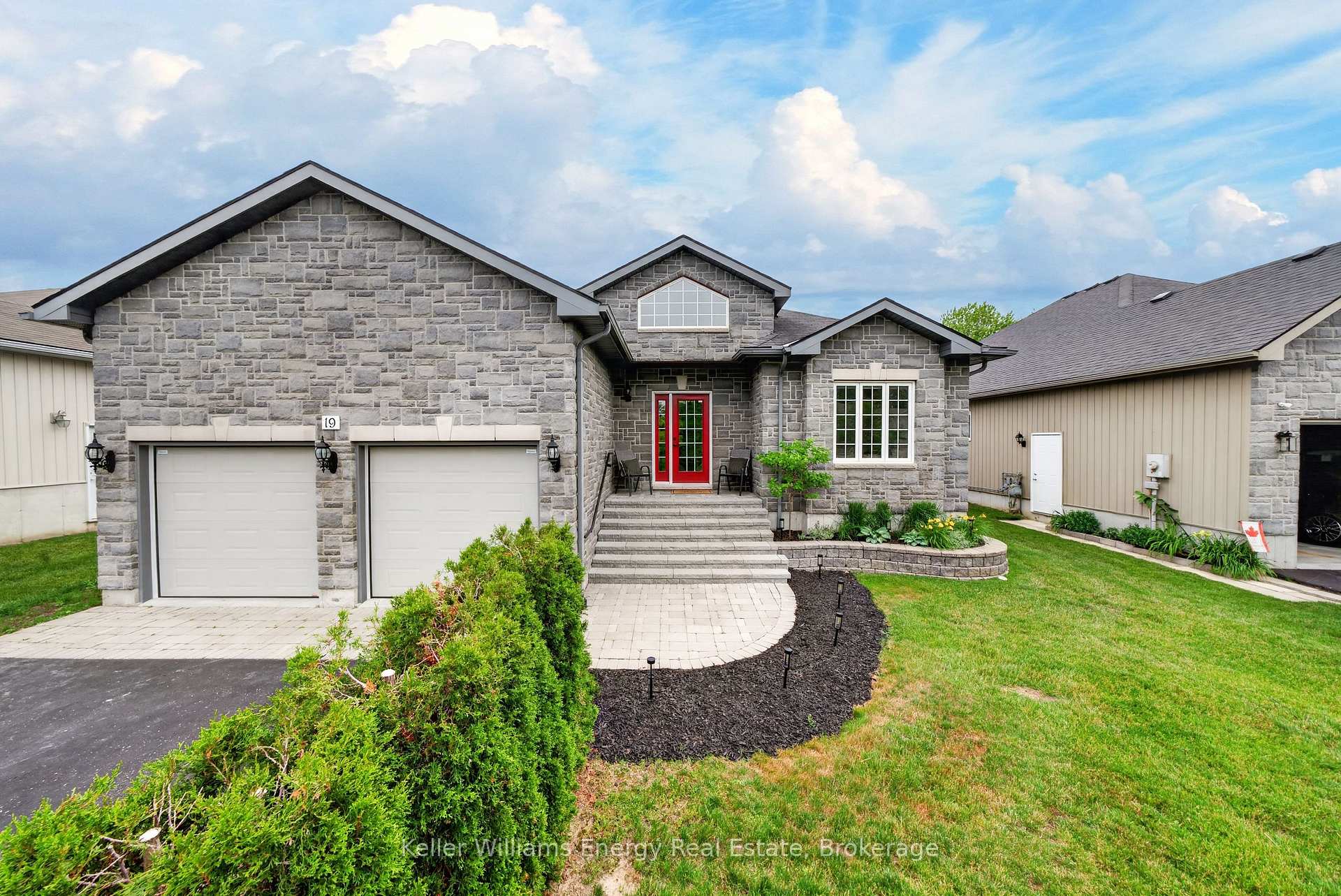 Photo 3 of 19 Jasper Avenue, Prince Edward County, Picton Ward — HOMEH