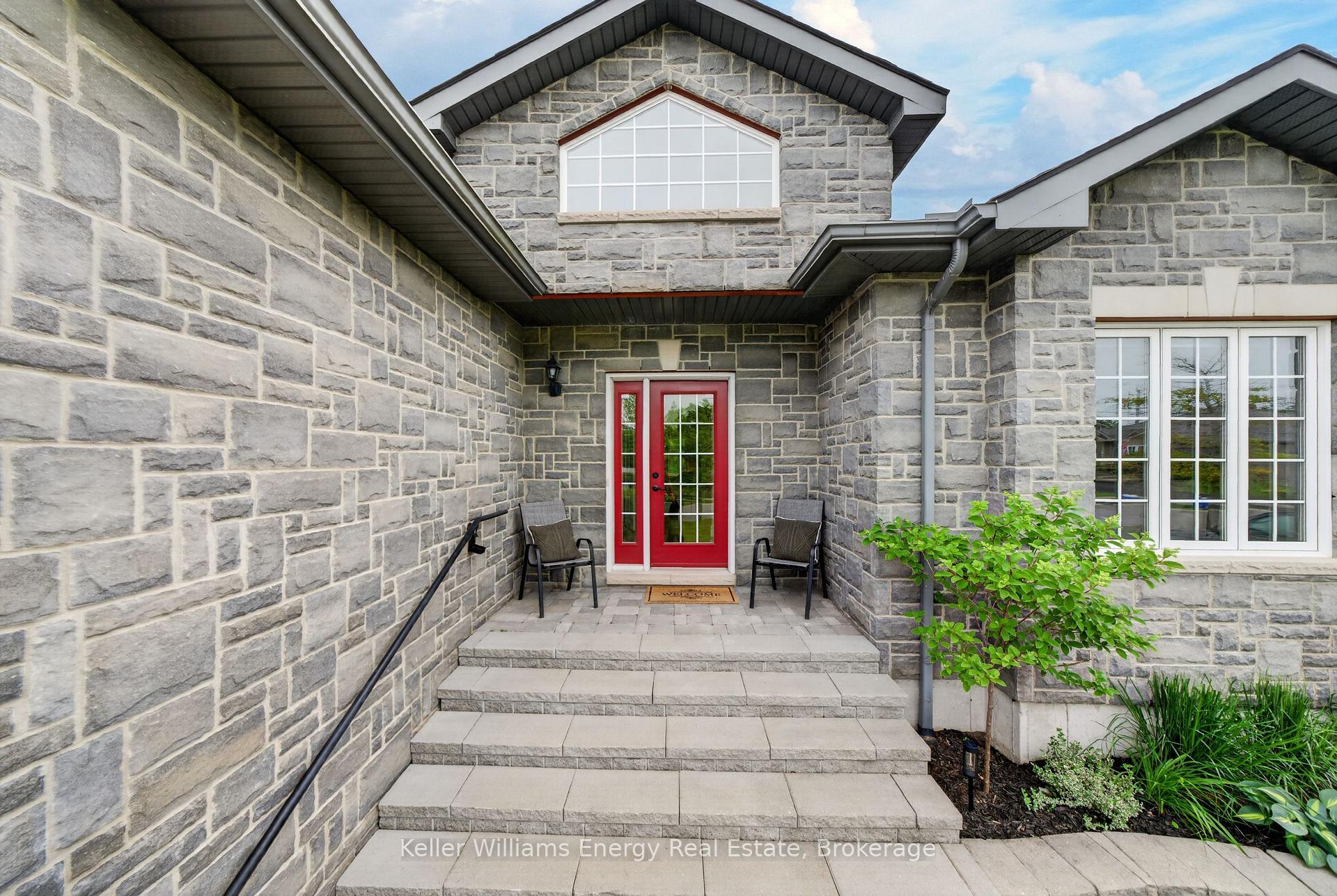 Photo 4 of 19 Jasper Avenue, Prince Edward County, Picton Ward — HOMEH