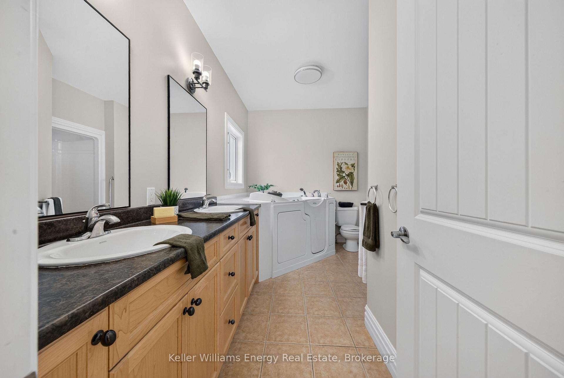 Photo 27 of 19 Jasper Avenue, Prince Edward County, Picton Ward — HOMEH