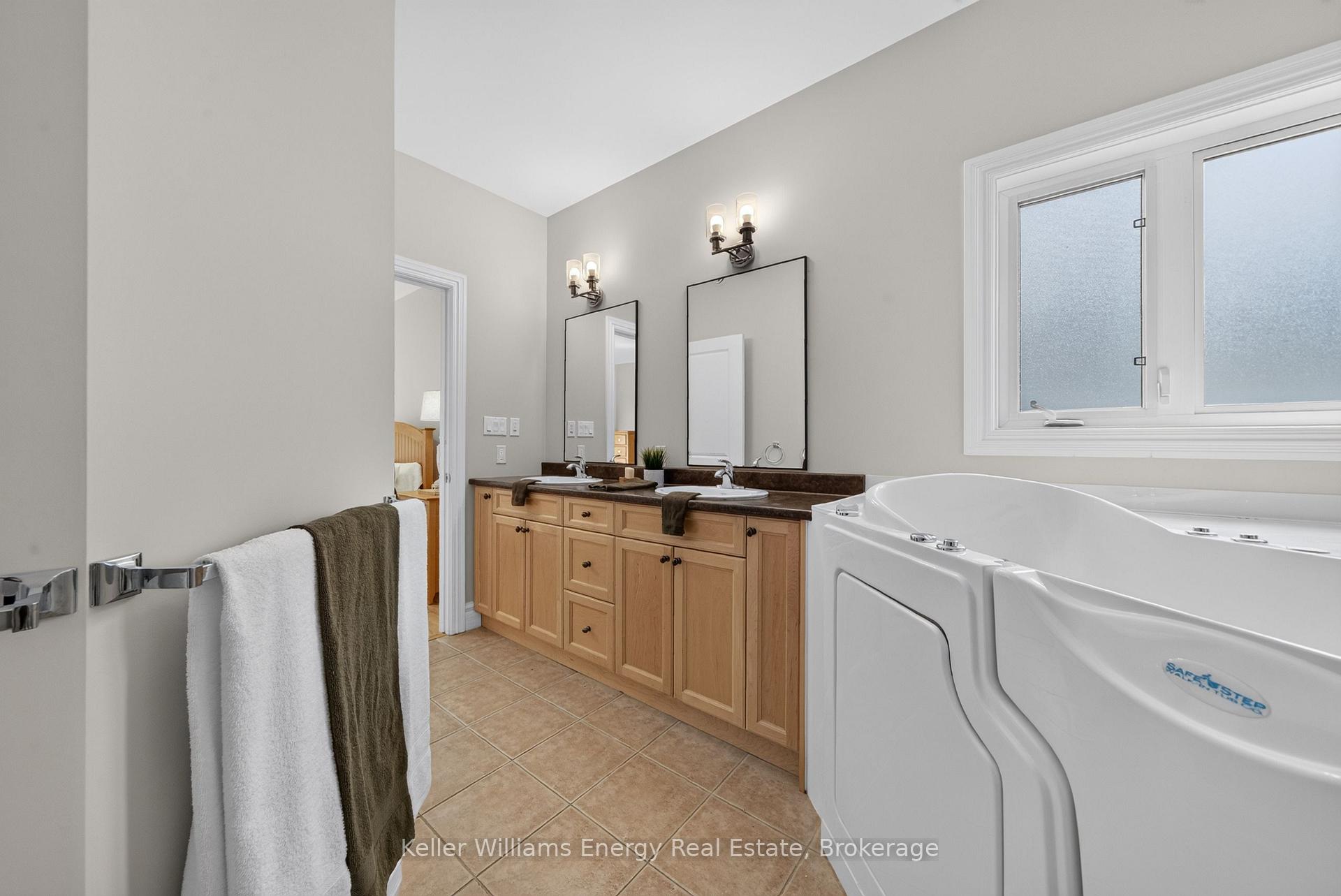 Photo 28 of 19 Jasper Avenue, Prince Edward County, Picton Ward — HOMEH