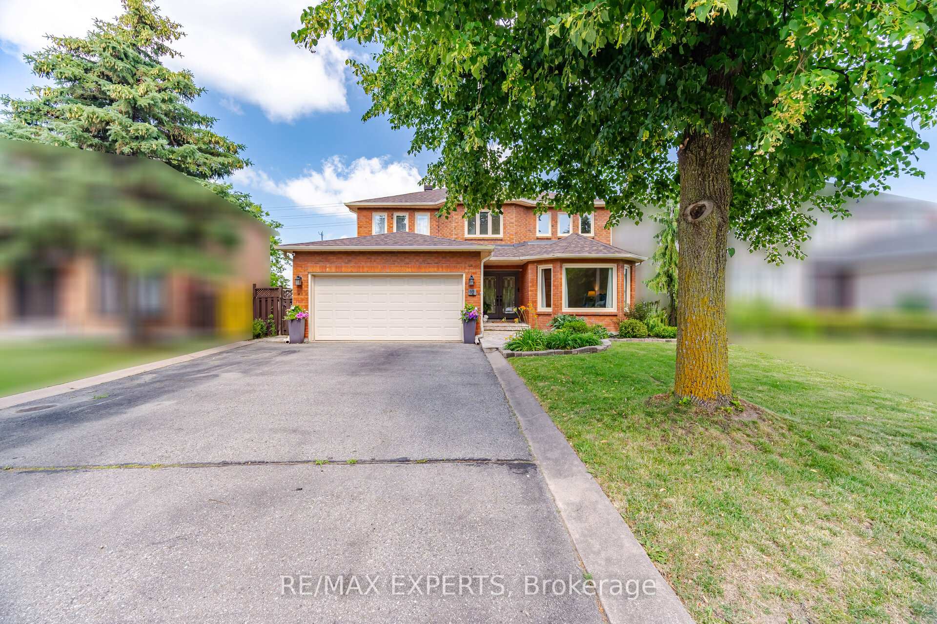 Photo 2 of 12 Kingfisher Court, Brampton, Snelgrove — HOMEH