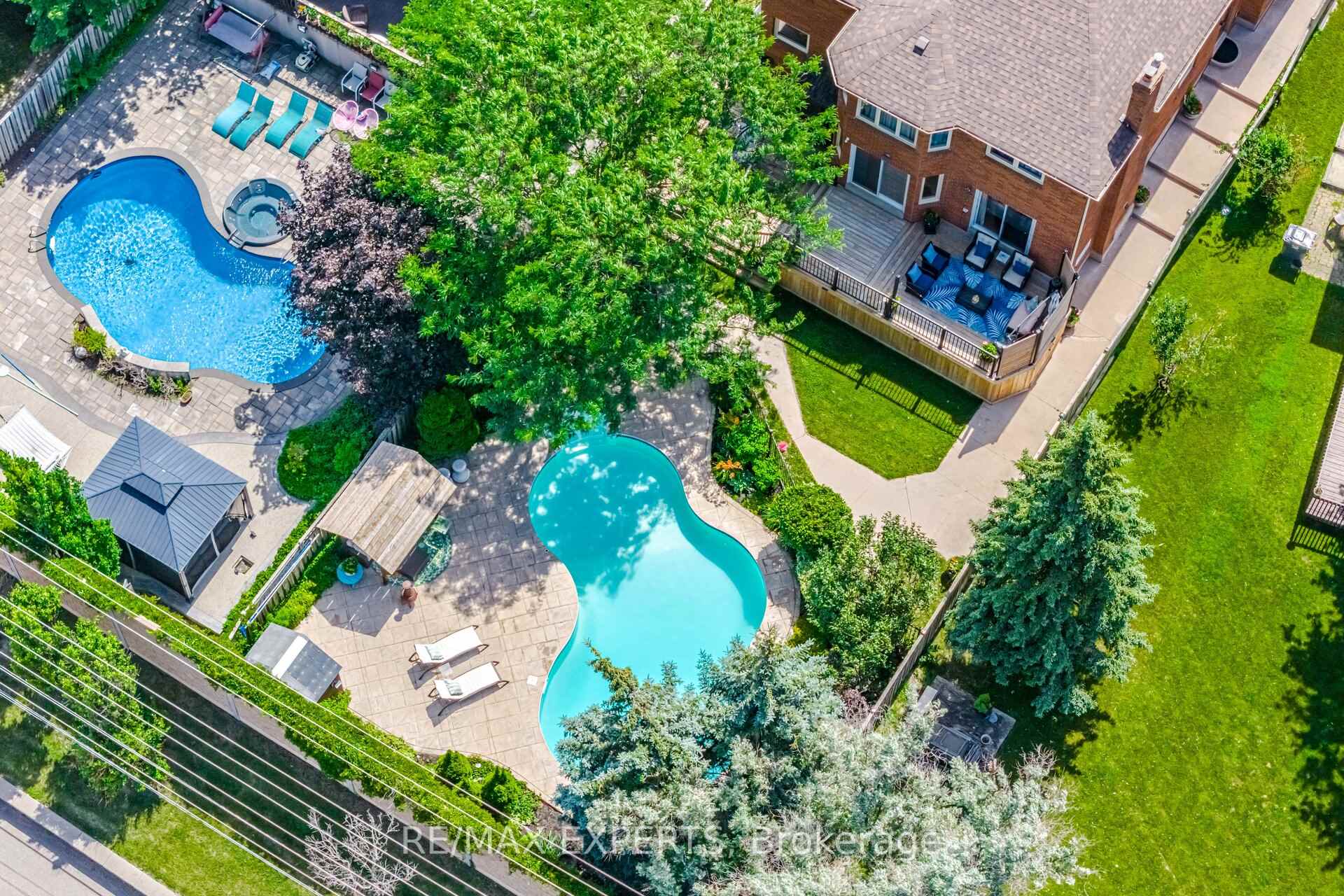 Photo 3 of 12 Kingfisher Court, Brampton, Snelgrove — HOMEH