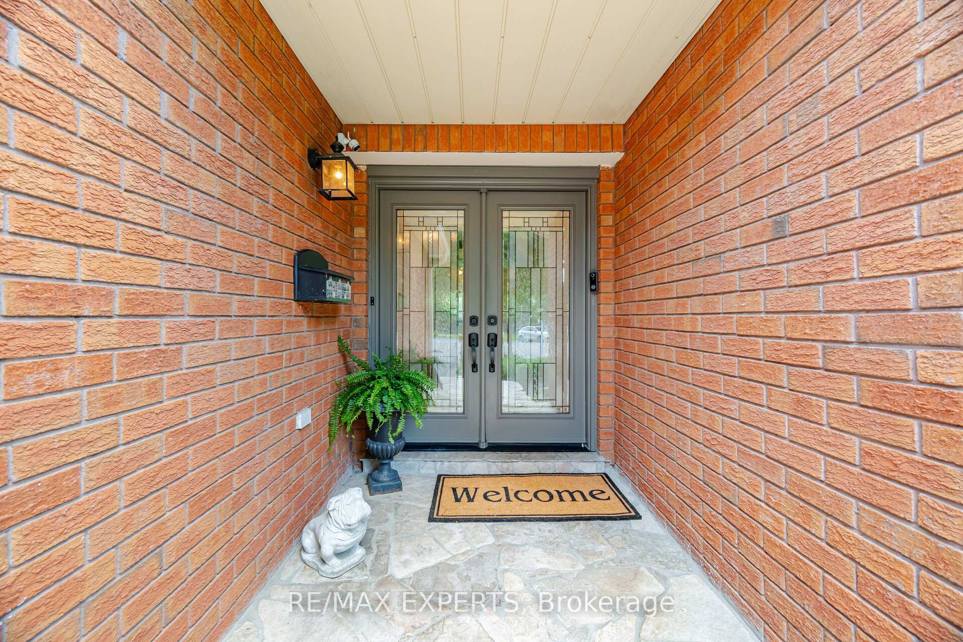 Photo 5 of 12 Kingfisher Court, Brampton, Snelgrove — HOMEH