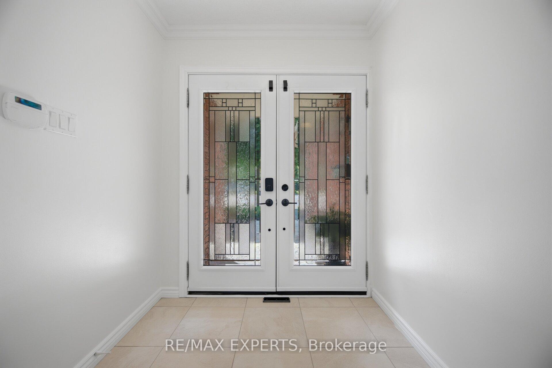 Photo 9 of 12 Kingfisher Court, Brampton, Snelgrove — HOMEH