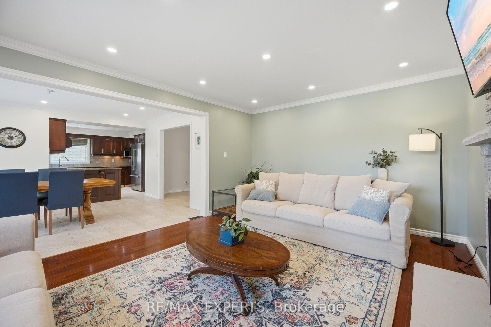 Photo 13 of 12 Kingfisher Court, Brampton, Snelgrove — HOMEH