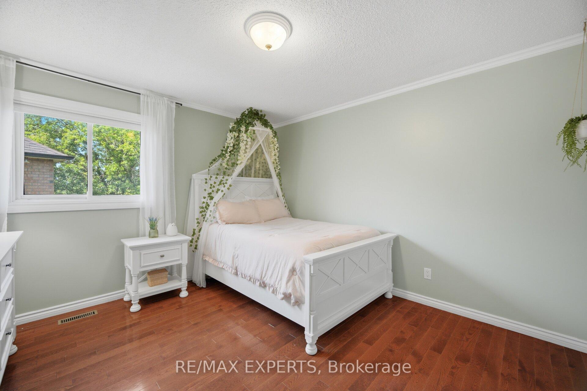 Photo 20 of 12 Kingfisher Court, Brampton, Snelgrove — HOMEH