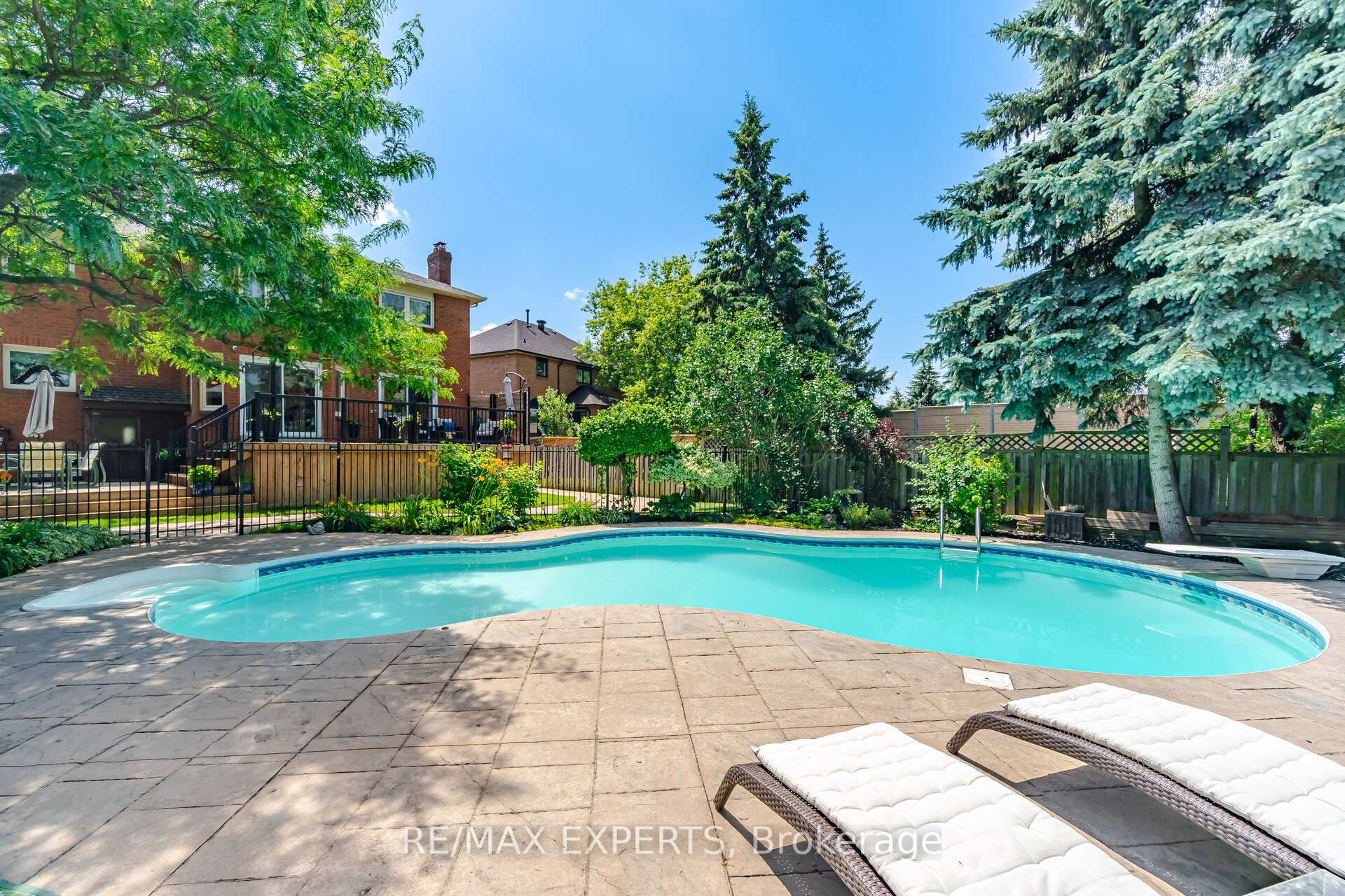Photo 40 of 12 Kingfisher Court, Brampton, Snelgrove — HOMEH