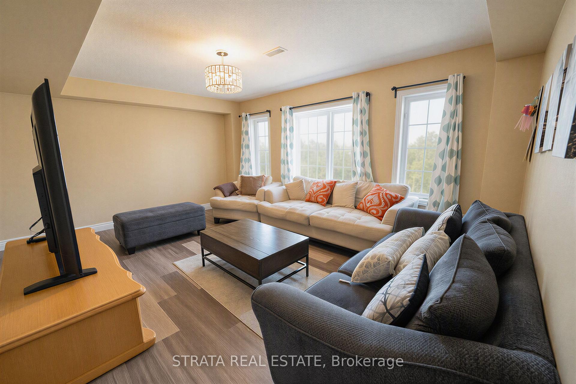 Photo 3 of 628A Woodlawn Road E, Guelph, Victoria North — HOMEH