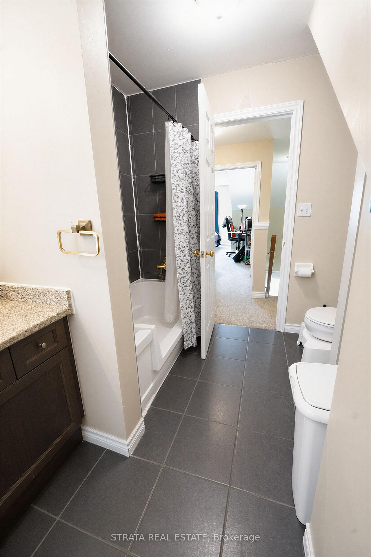Photo 15 of 628A Woodlawn Road E, Guelph, Victoria North — HOMEH
