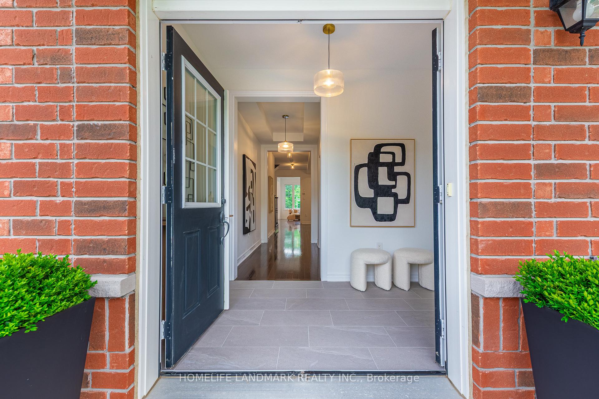 Photo 4 of 125 Roy Harper Avenue, Aurora, Rural Aurora — HOMEH