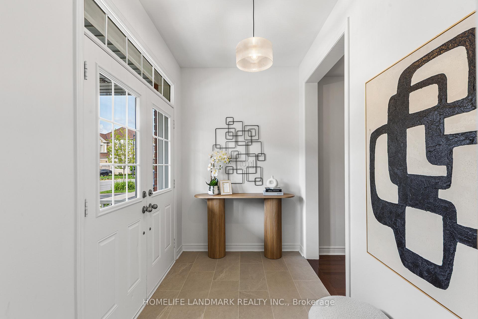 Photo 5 of 125 Roy Harper Avenue, Aurora, Rural Aurora — HOMEH