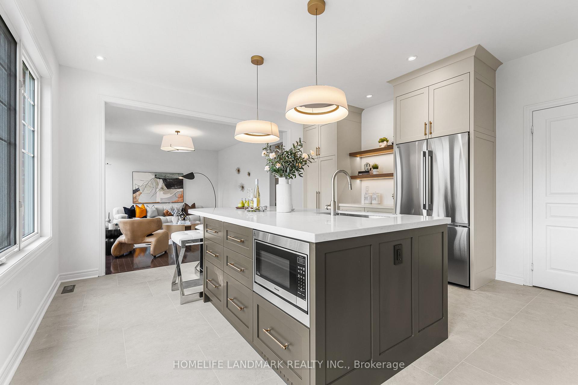 Photo 14 of 125 Roy Harper Avenue, Aurora, Rural Aurora — HOMEH