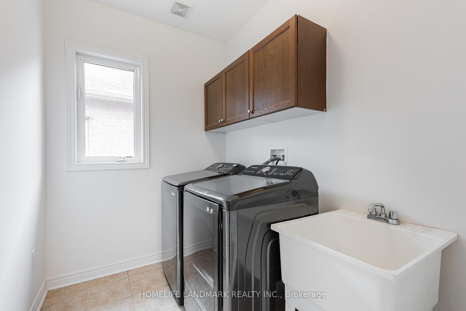 Photo 40 of 125 Roy Harper Avenue, Aurora, Rural Aurora — HOMEH