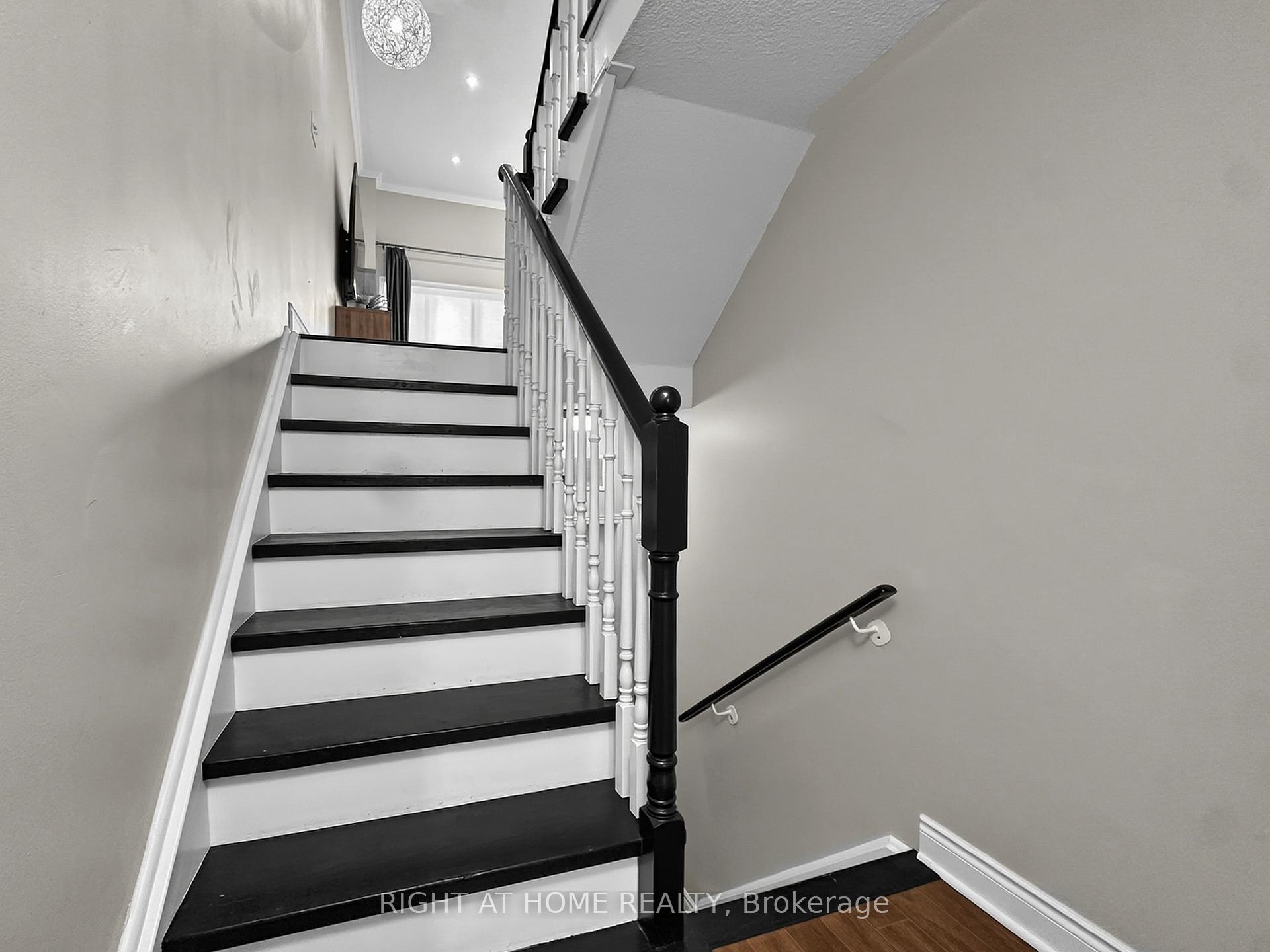 Photo 4 of 94 Provincial Place, Brampton, Northgate — HOMEH
