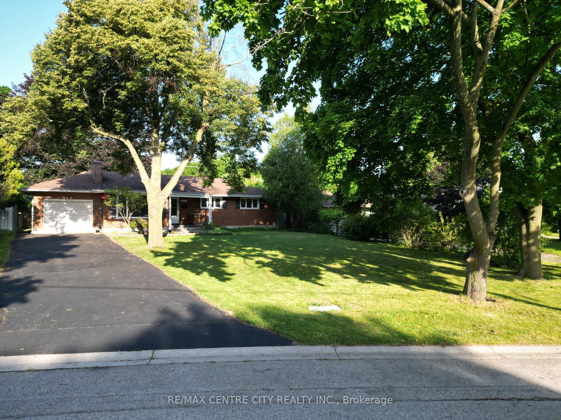 Front of 74 Brentwood Crescent