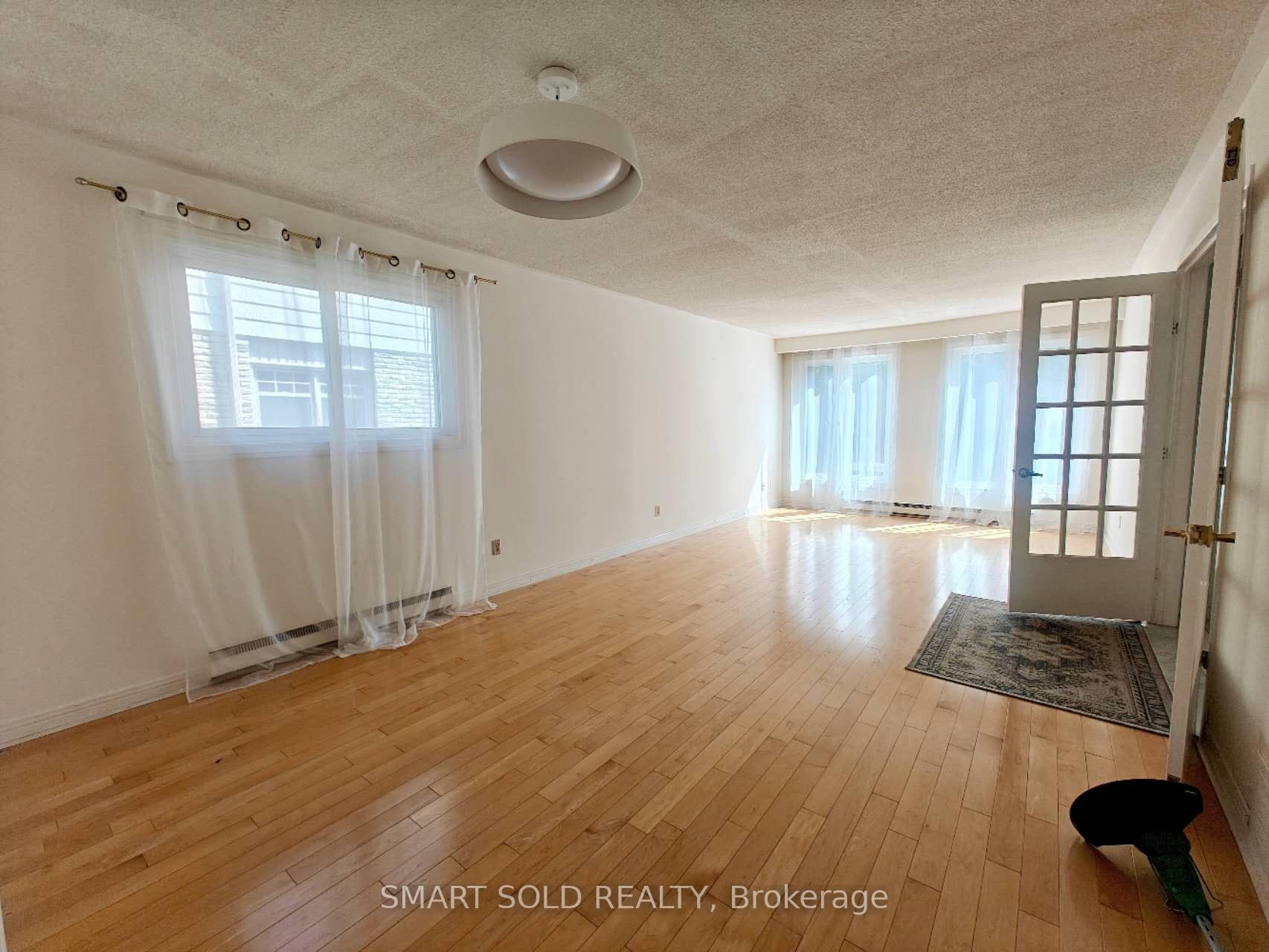 Photo 2 of 67 Emmeloord Crescent, Markham, Unionville — HOMEH