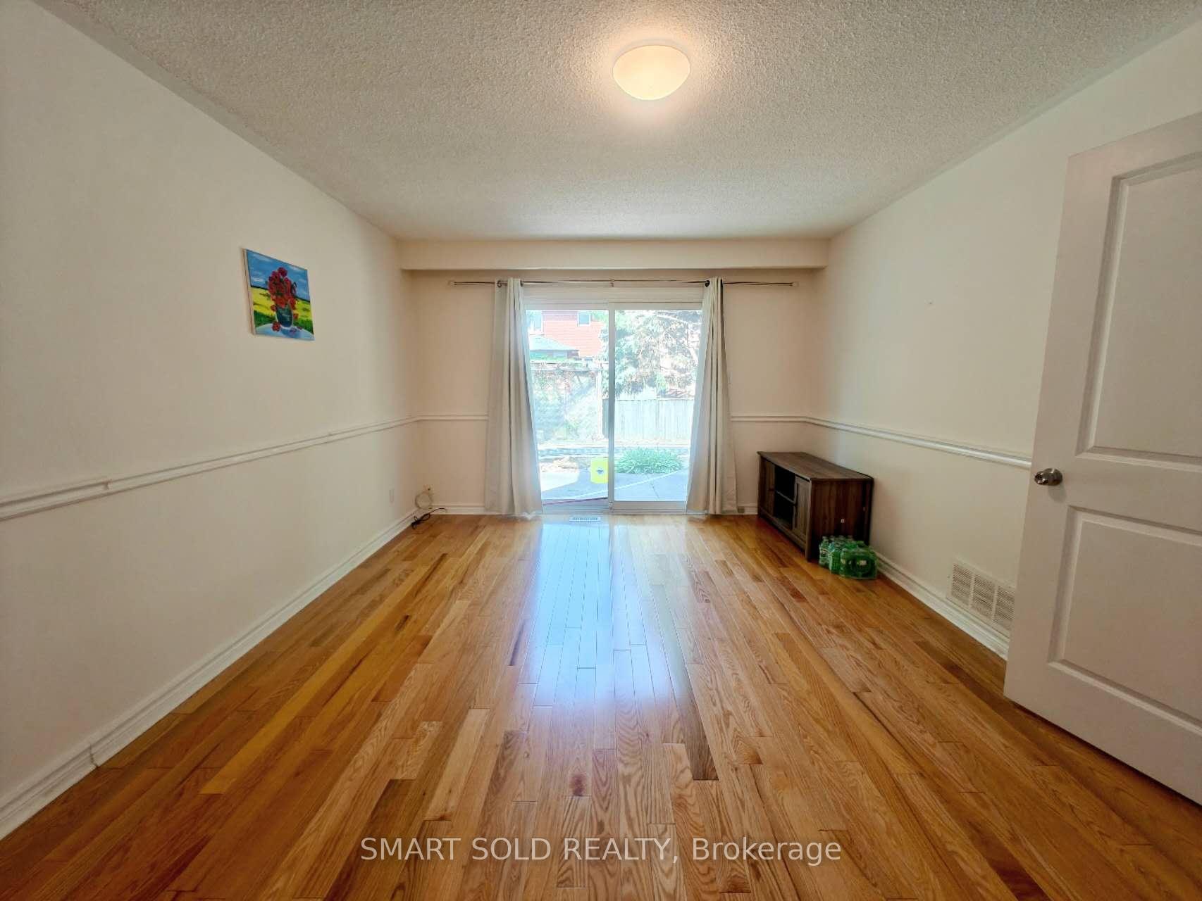 Photo 4 of 67 Emmeloord Crescent, Markham, Unionville — HOMEH