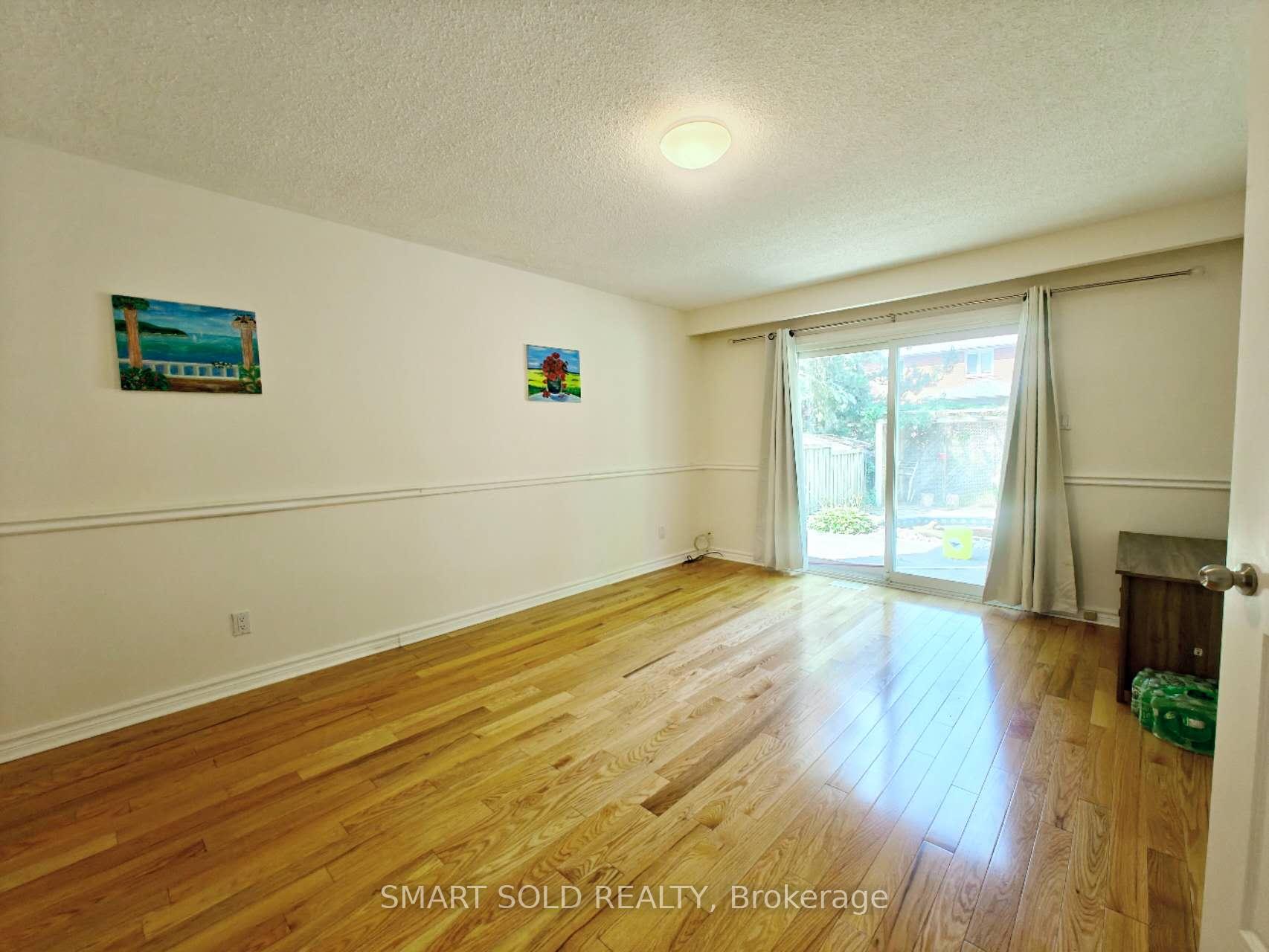 Photo 5 of 67 Emmeloord Crescent, Markham, Unionville — HOMEH