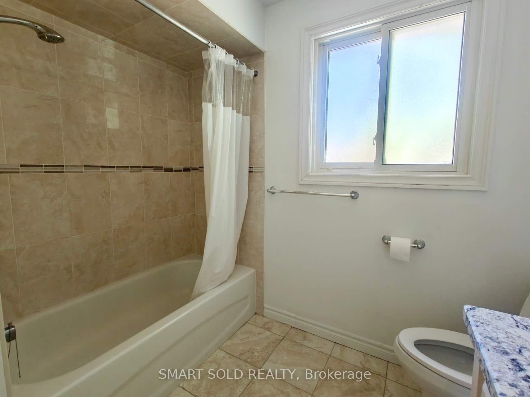 Photo 16 of 67 Emmeloord Crescent, Markham, Unionville — HOMEH