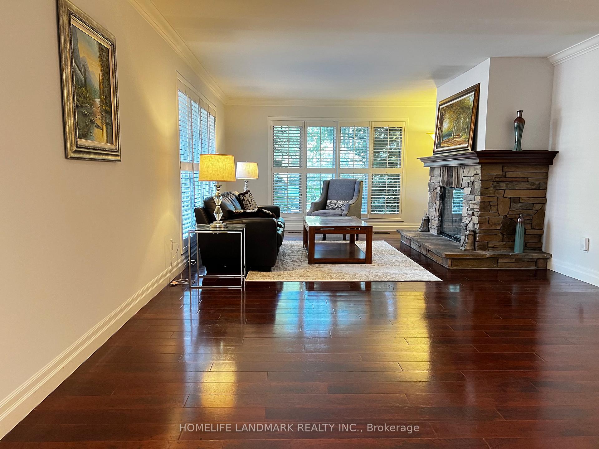 Photo 2 of 2301 Bennington Gate, Oakville, Ford — HOMEH