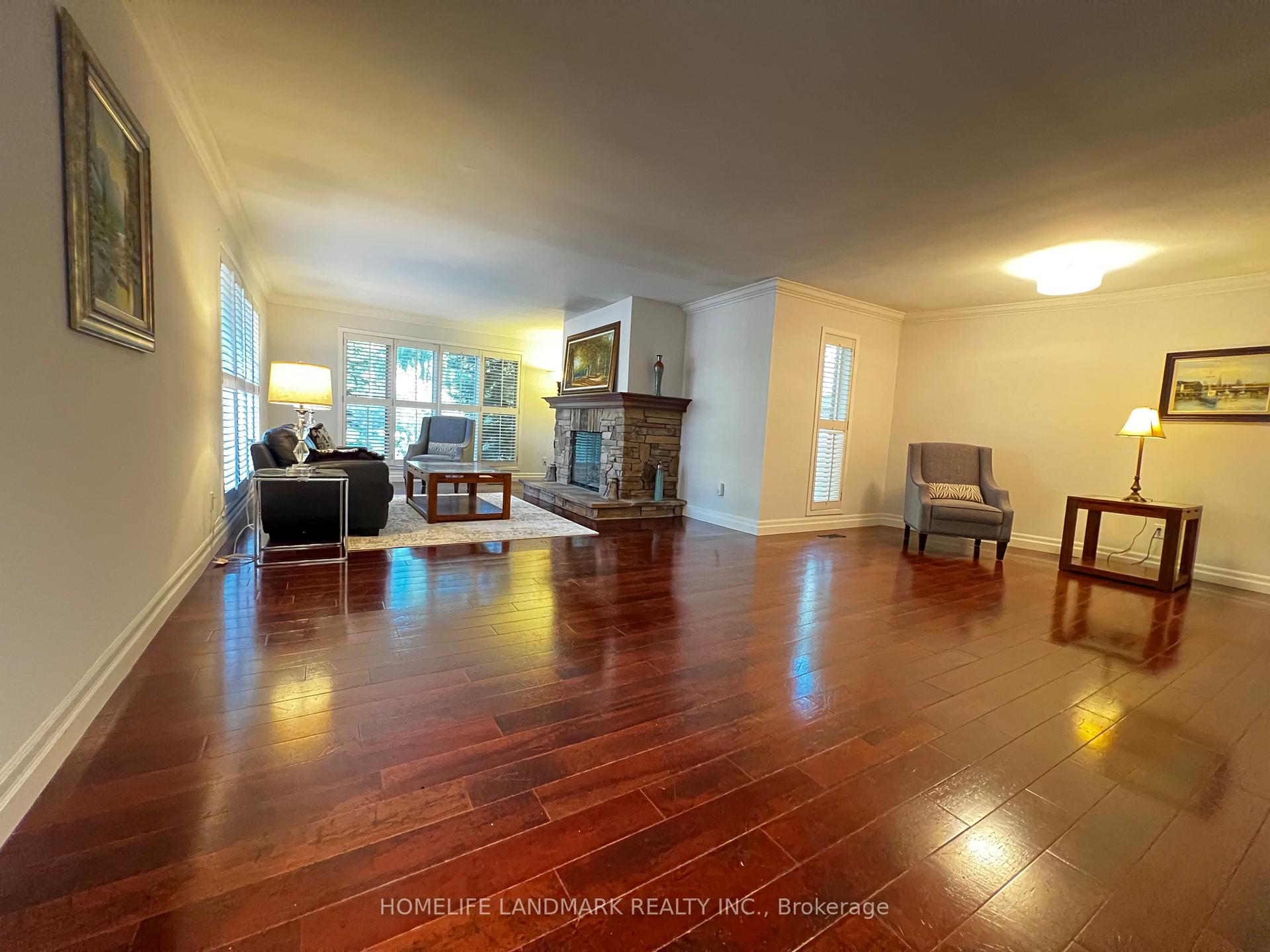 Photo 3 of 2301 Bennington Gate, Oakville, Ford — HOMEH