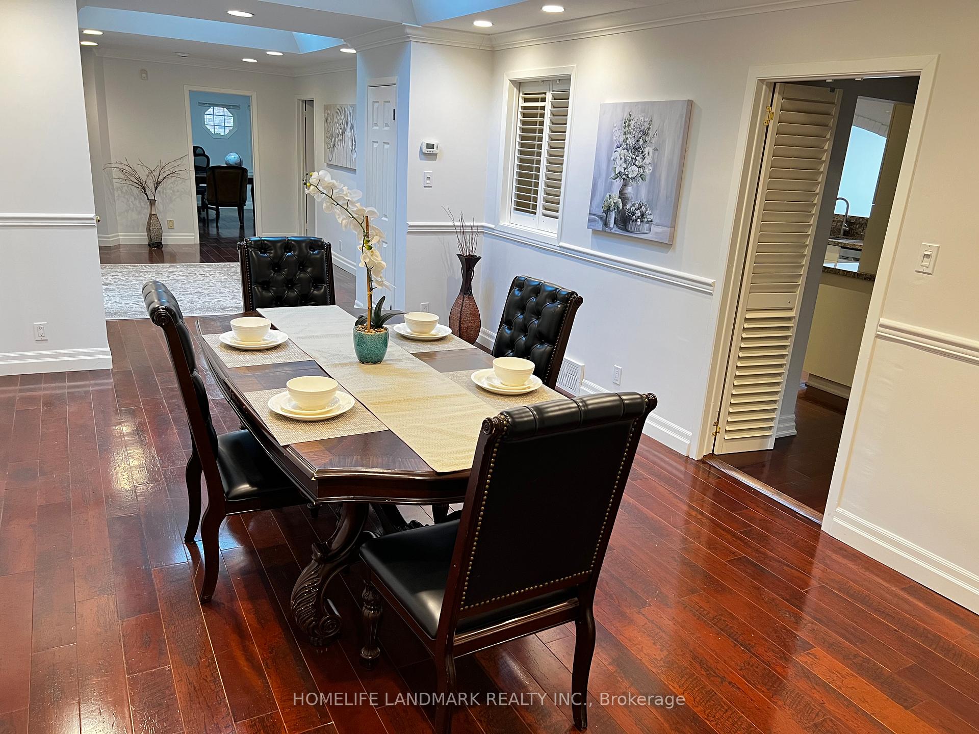 Photo 4 of 2301 Bennington Gate, Oakville, Ford — HOMEH