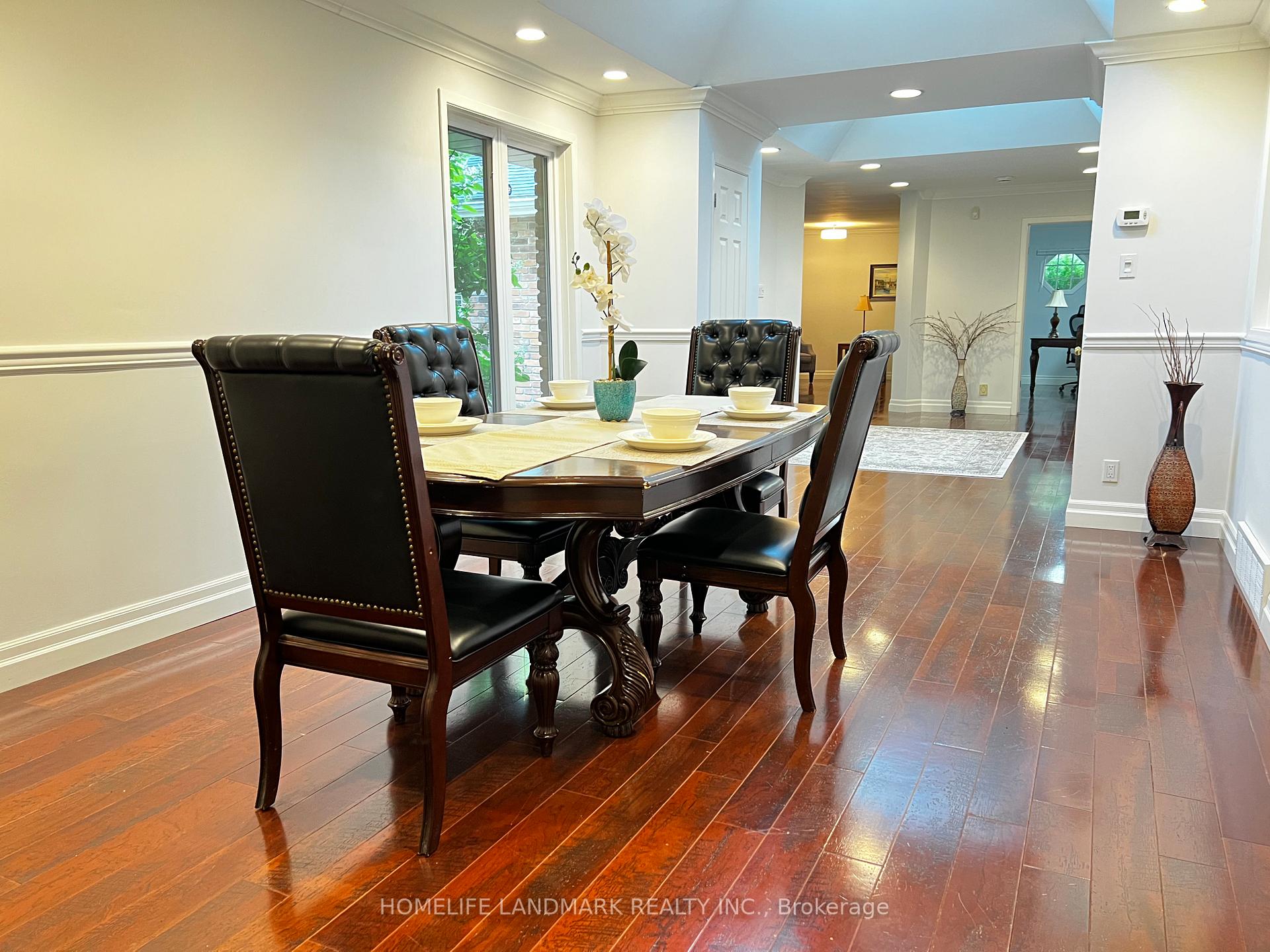 Photo 5 of 2301 Bennington Gate, Oakville, Ford — HOMEH